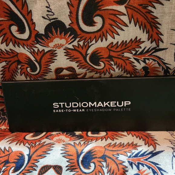 Studio makeup Ease•To•Wear eyeshadow palette - Picture 4 of 7
